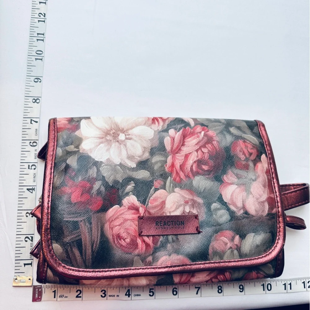 Kenneth Cole Cosmetics Travel Bag with Floral‎ Design